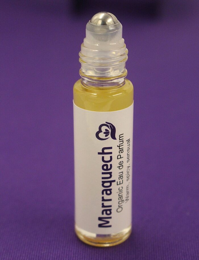 Marraquech EDP rollerball  is an exotic long lasting natural Eau de Parfum, with intoxicating spices and florals, reminiscent of the spice souks of Morocco.